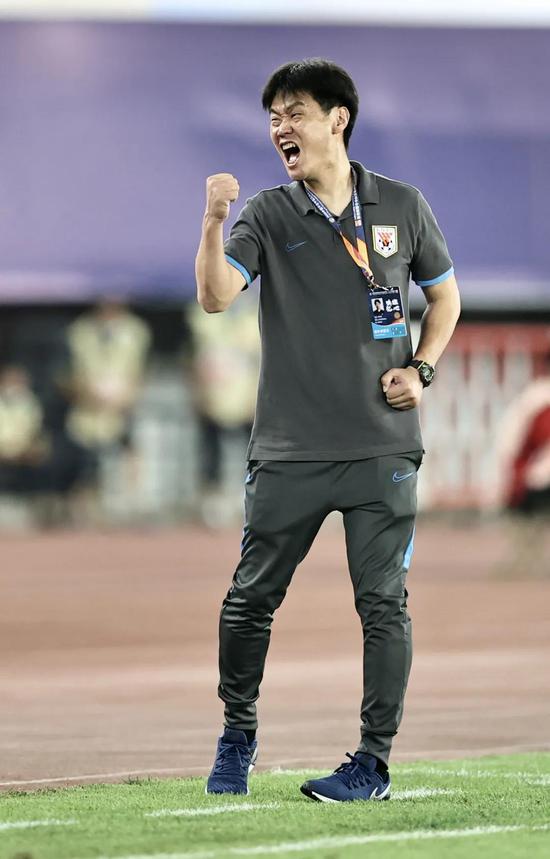 ayx-关于关键时刻体能课后，圣安东尼奥马刺防线松动备战中超，压力陡增，团队化学反应显著的信息